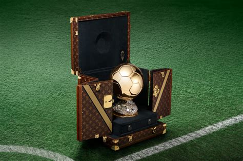 pallone calcio louis vuitton|Louis Vuitton: il nuovo partner ufficiale del Pallone d’Oro.